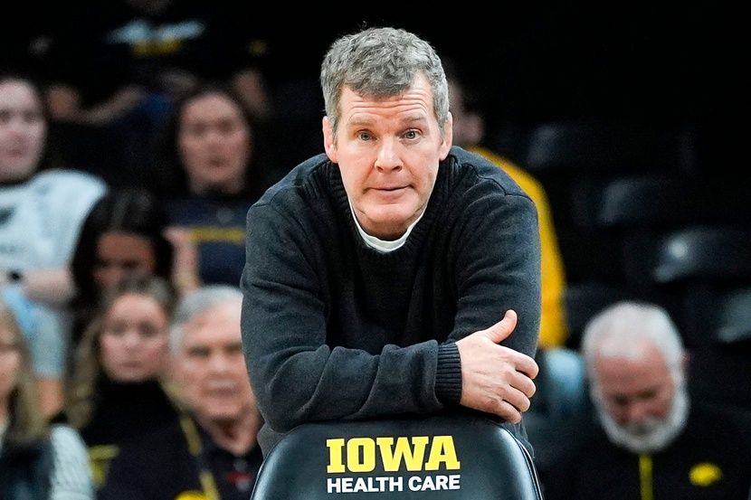 Iowa head coach Tom Brands watches a 125-pound match between Iowa’s Keyan Hernandez and Wisconsin’s Nicolar Rivera Jan. 9, 2026 at Carver-Hawkeye Arena in Iowa City, Iowa.
