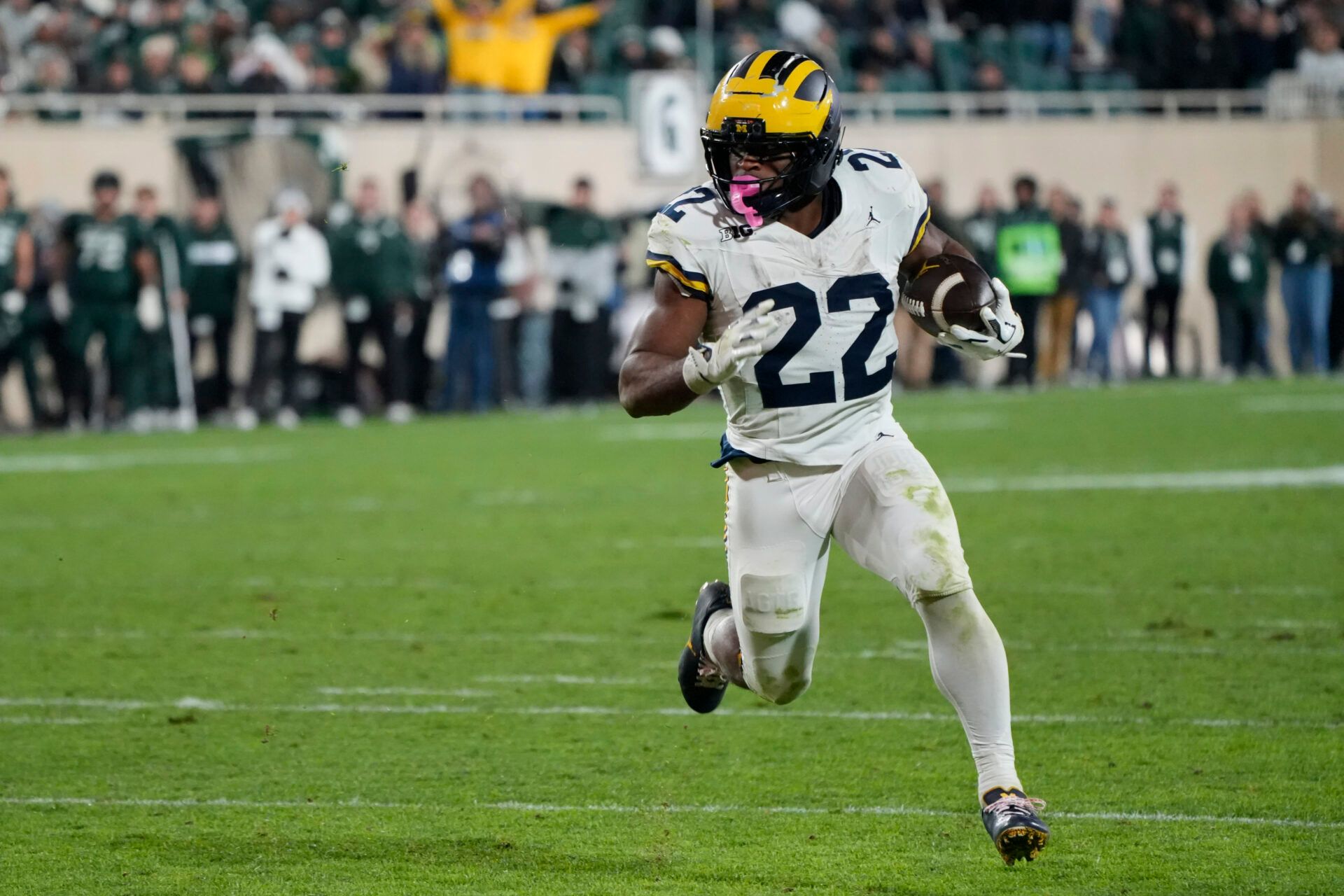 Michigan Wolverines running back Justice Haynes (22) carries the ball for a touchdown against the Michigan State Spartans during the second half at Spartan Stadium.