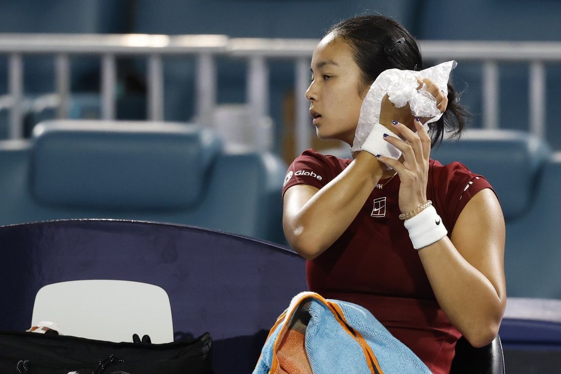 Alexandra Eala (PHL) holds an ice bag to her head during a changeover against Jessica Pegula (USA)(not pictured) in a women's singles semifinal on day ten of the Miami Open at Hard Rock Stadium.