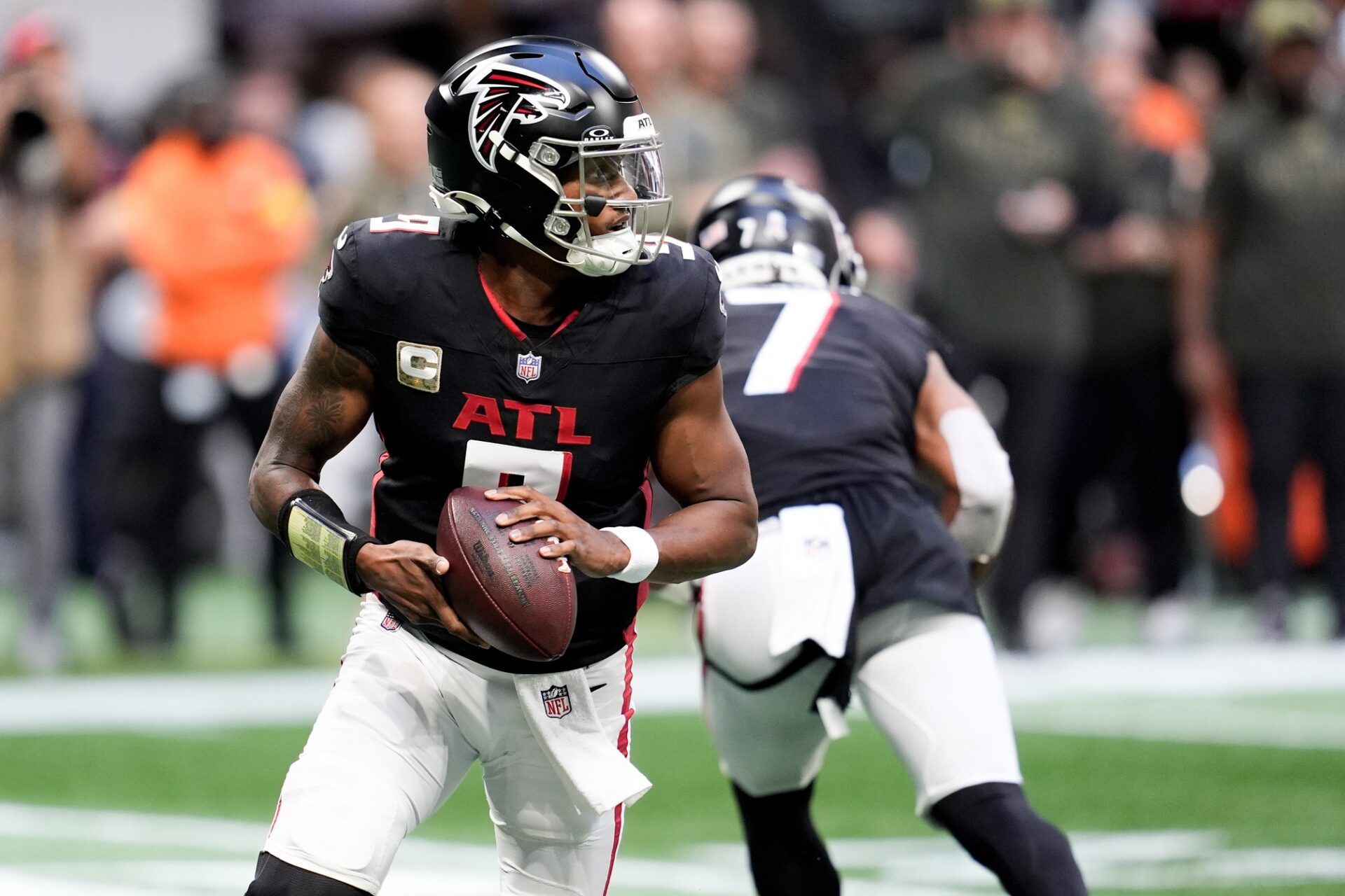 Atlanta Falcons quarterback Michael Penix Jr. (9) looks for an open receiver in the second half against the Carolina Panthers at Mercedes-Benz Stadium.