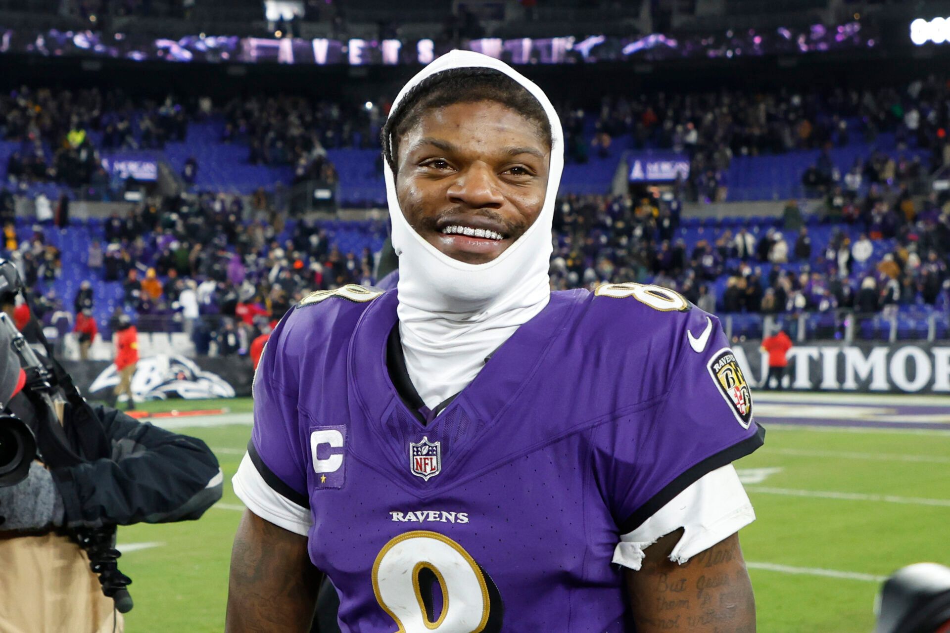 Baltimore Ravens quarterback Lamar Jackson (8) celebrates after defeating the Pittsburgh Steelers in an AFC wild card game at M&T Bank Stadium.