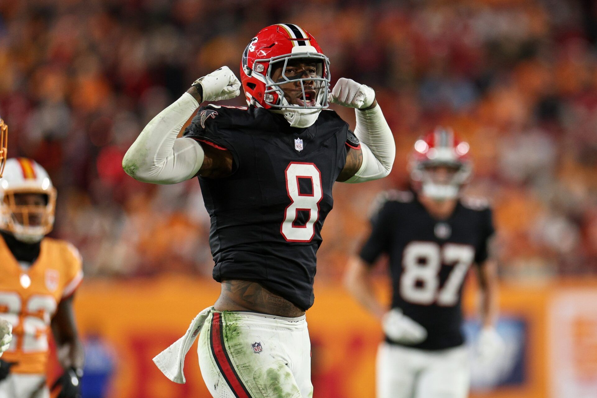 Atlanta Falcons tight end Kyle Pitts Sr. (8) reacts after catching a pass against the Tampa Bay Buccaneers during the second quarter at Raymond James Stadium.