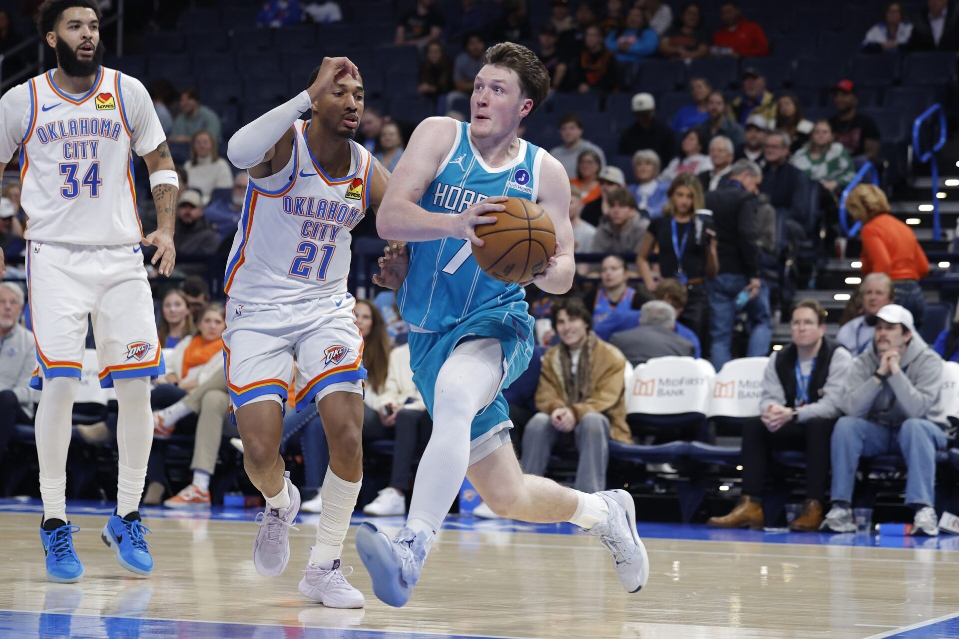 Charlotte Hornets guard Kon Knueppel (7) drives to the basket past Oklahoma City Thunder guard Aaron Wiggins (21) during the second half at Paycom Center.