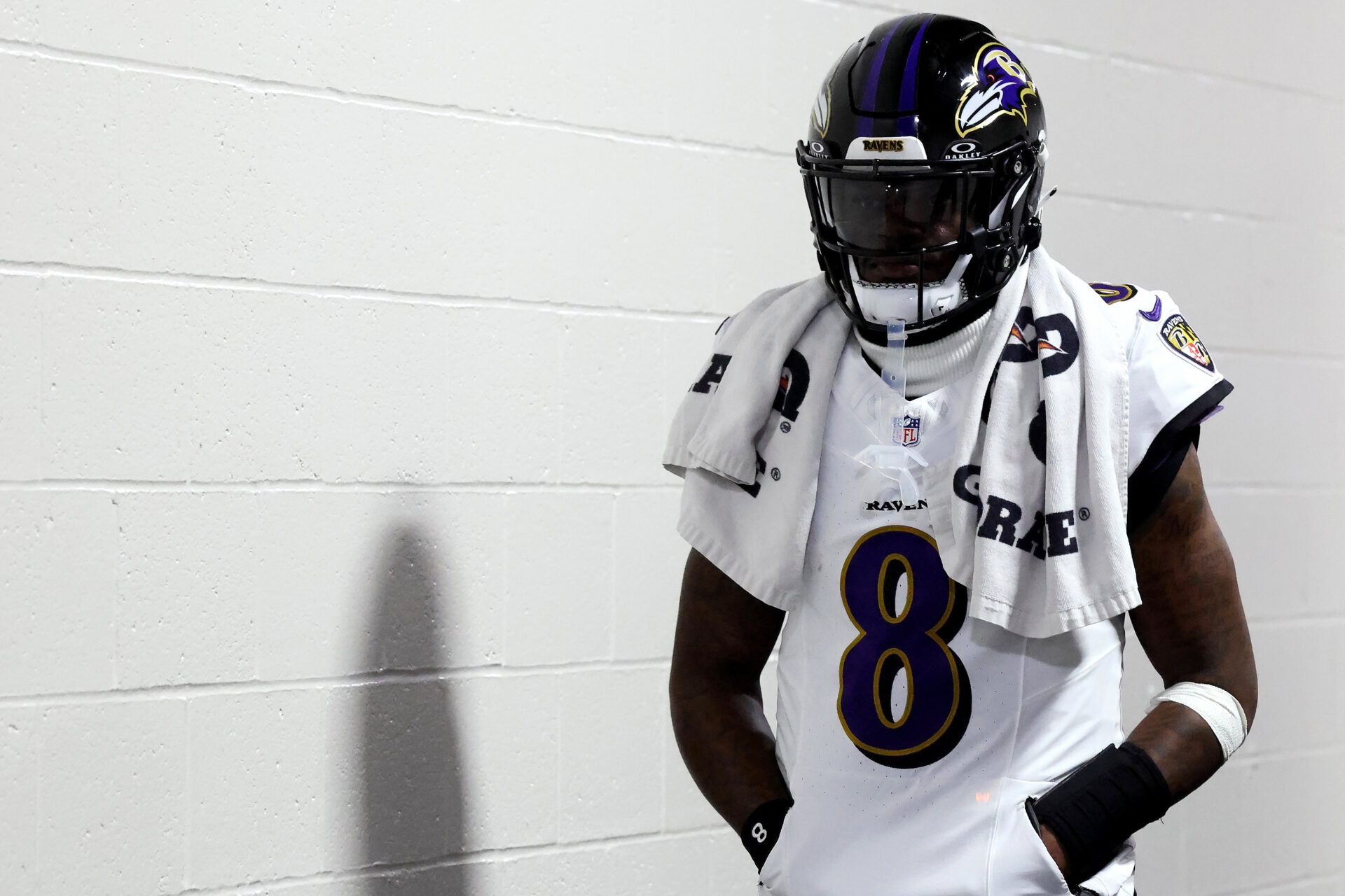 Baltimore Ravens quarterback Lamar Jackson (8) walks to the field to play the Pittsburgh Steelers at Acrisure Stadium.
