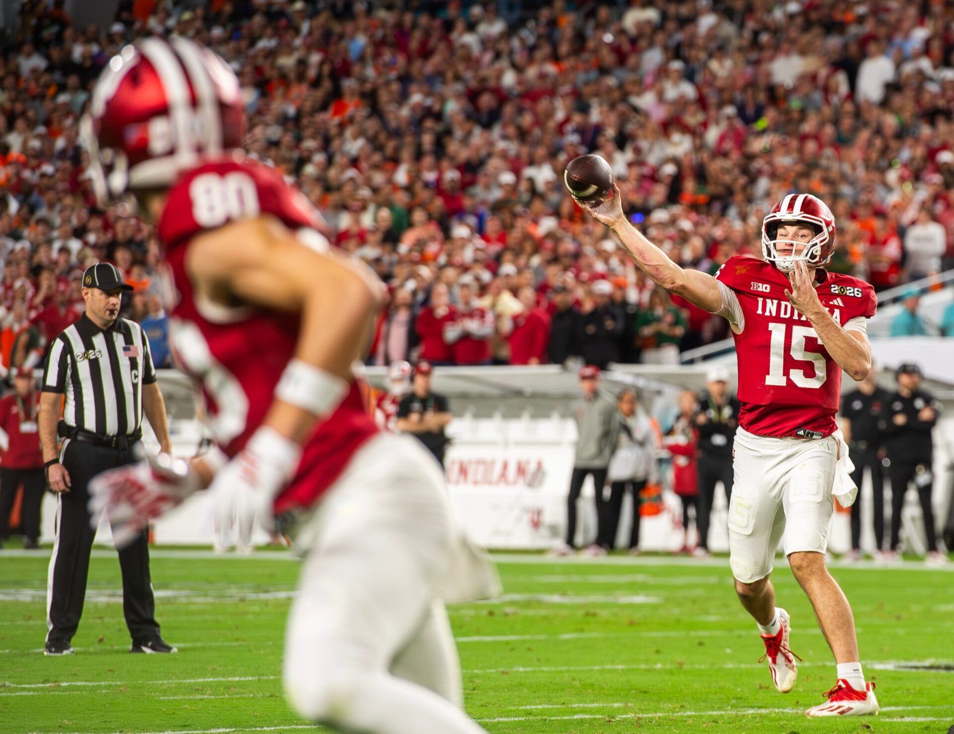 Indiana's Fernando Mendoza (15) passes to Charlie Becker (80) during the College Football Playoff National Championship college football game at Hard Rock Stadium in Miami Gardens on Monday, Jan. 19, 2026.