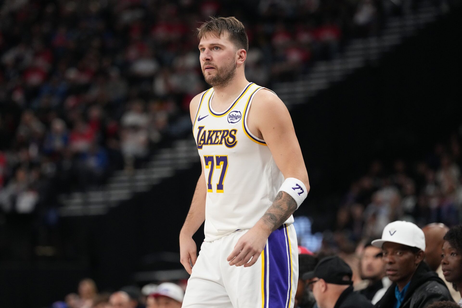 Los Angeles Lakers forward/guard Luka Dončić (77) reacts against the LA Clippers in the first half at Intuit Dome.