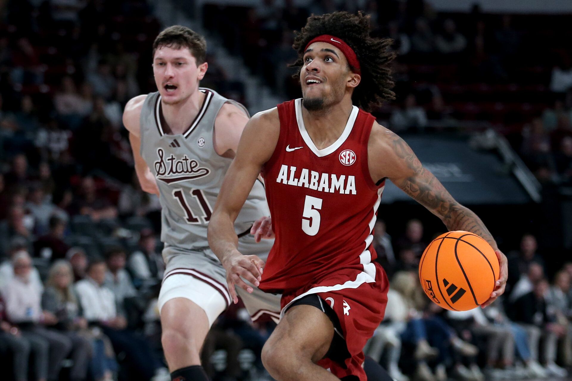 Alabama Crimson Tide forward Amari Allen (5) drives to the basket during the second half  against the Mississippi State Bulldogs at Humphrey Coliseum.