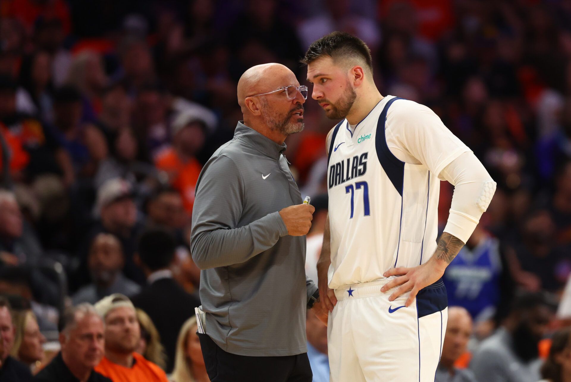 Dallas Mavericks head coach Jason Kidd with guard Luka Doncic (77) against the Phoenix Suns in the first half at Footprint Center.
