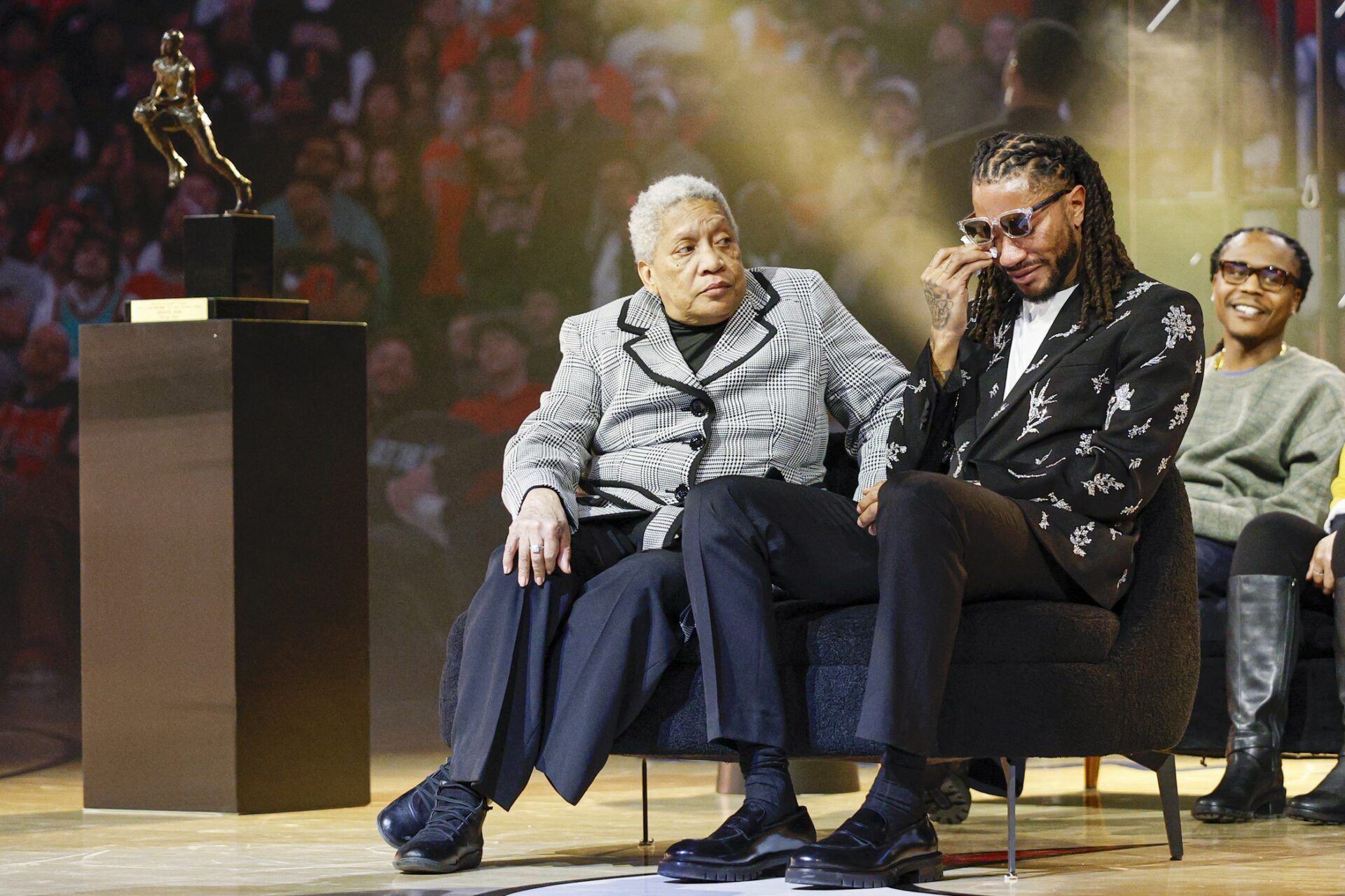 Derrick Rose Shares a Deeply Emotional Moment With His Son at Bulls Jersey  Retirement Ceremony