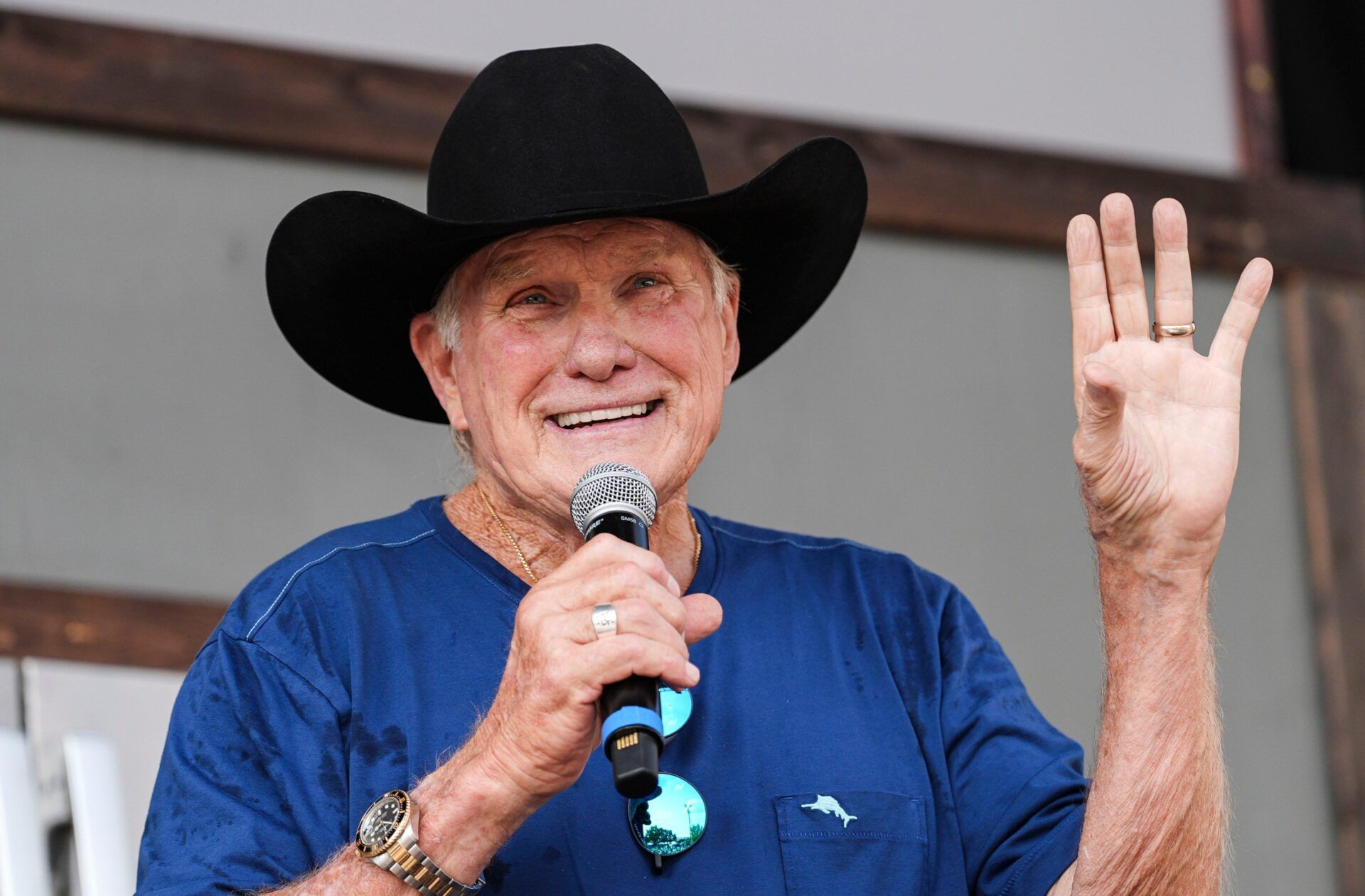 NFL legendary quarterback and Fox NFL analyst and co-host Terry Bradshaw sipped some bourbon, cracked many jokes and greeted fans during Family Cookin' with Chef Noah Hester at the Fork & Flask stage on the first day of Bourbon & Beyond Thursday, Sept. 11, 2025. © Matt Stone/Courier Journal / USA TODAY NETWORK via Imagn Images