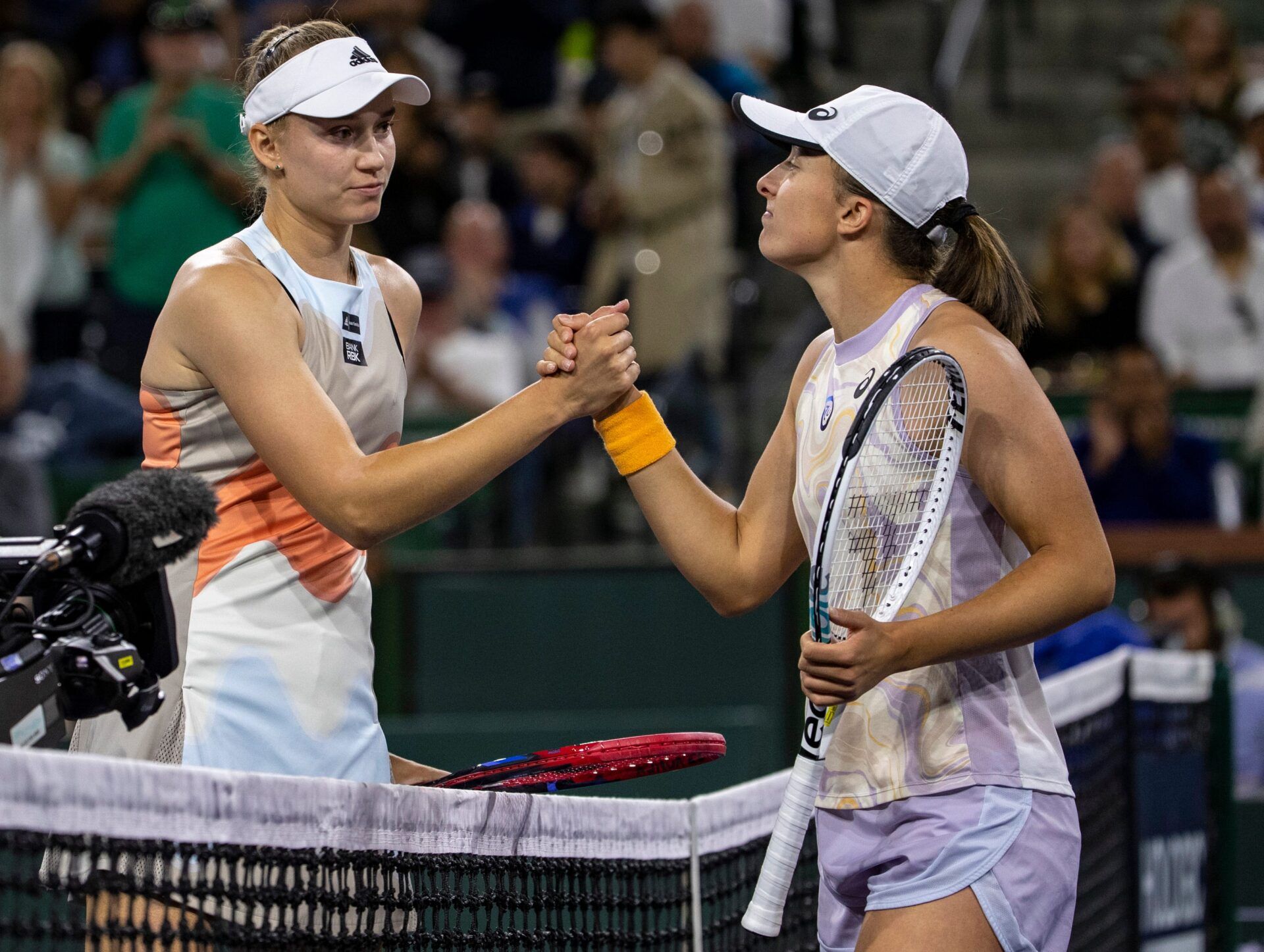 As Iga Świątek and Elena Rybakina prepare to face off, we look at who they are being supported by at the Australian Open (Image via Imagn)