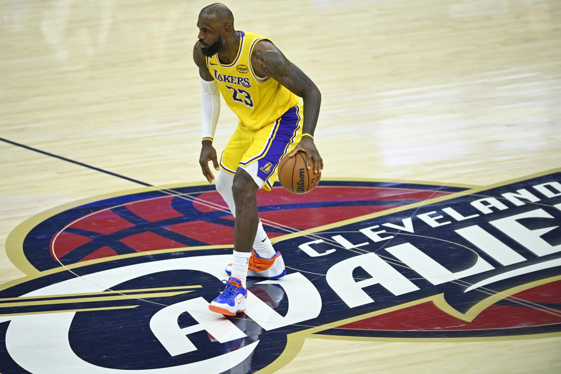 Los Angeles Lakers forward LeBron James (23) brings the ball up court in the fourth quarter against the Cleveland Cavaliers at Rocket Arena.