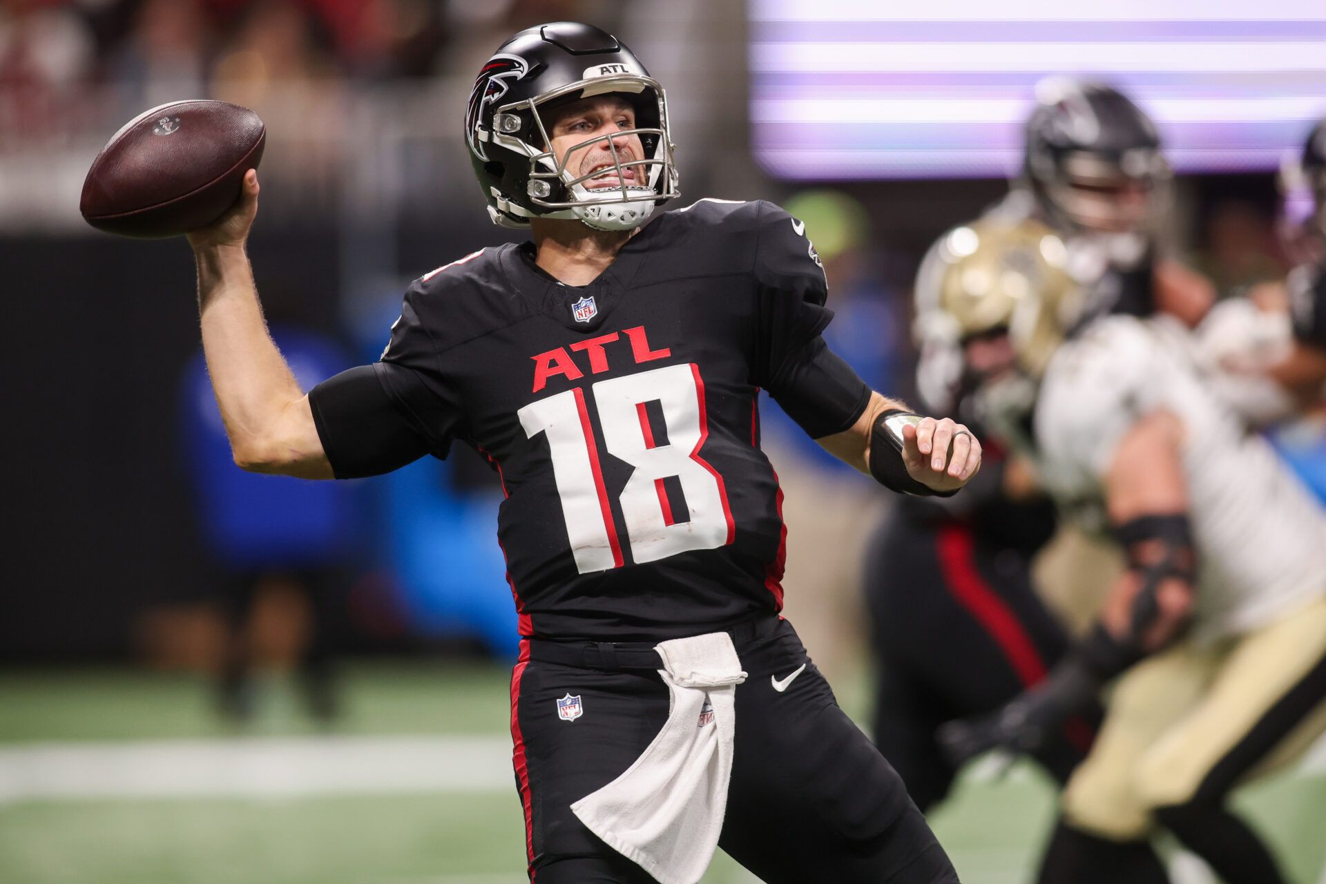 Atlanta Falcons quarterback Kirk Cousins (18) throws a pass against the New Orleans Saints in the first quarter at Mercedes-Benz Stadium.