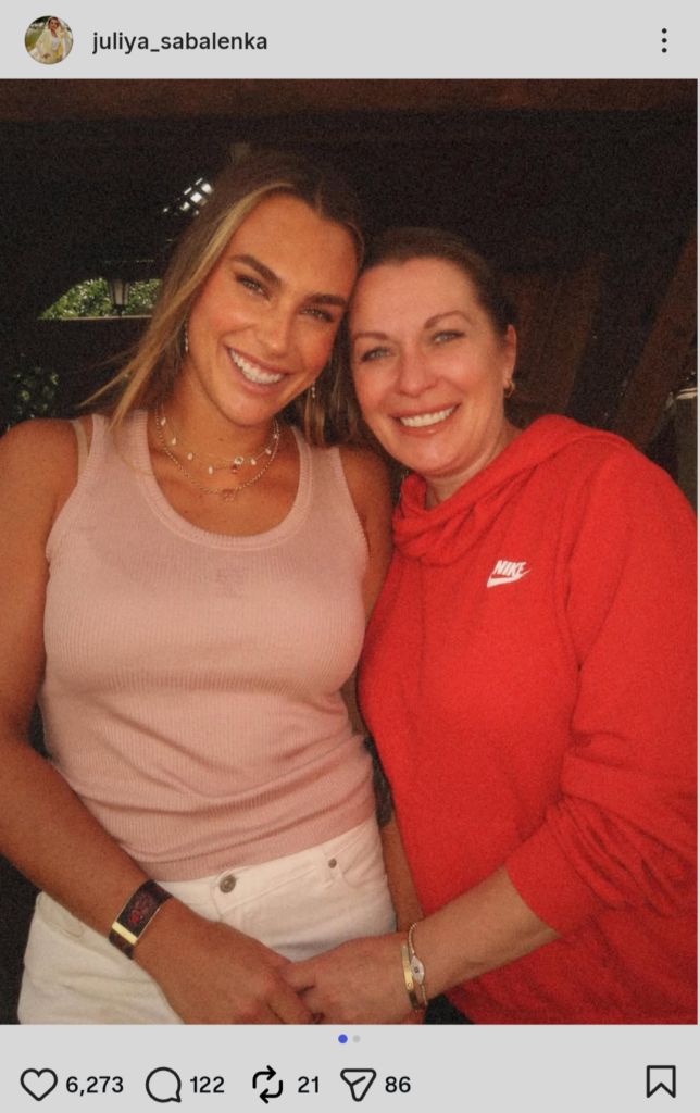 Aryna Sabalenka pictured with her mother