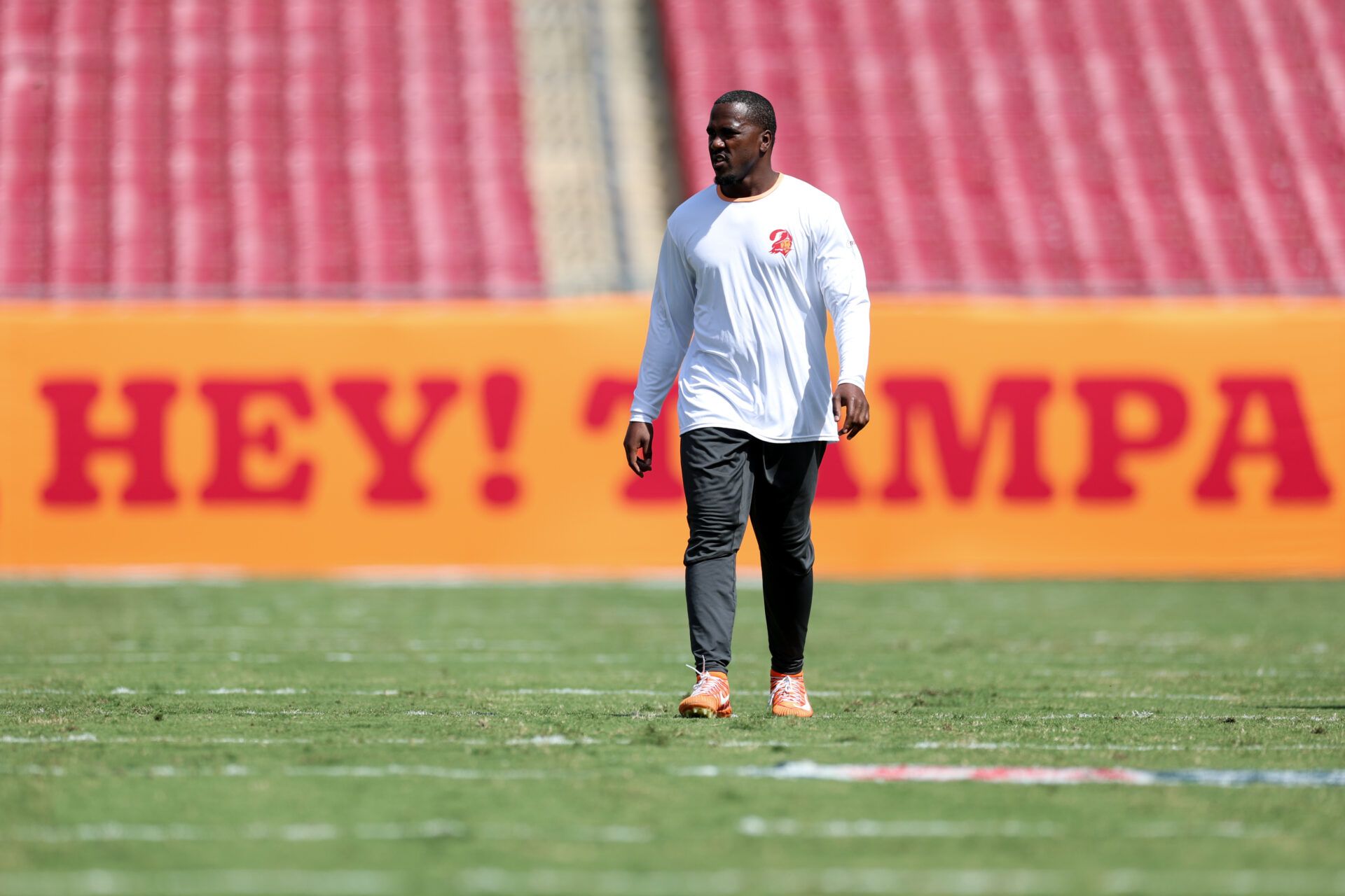 Tampa Bay Buccaneers outside linebacker Lavonte David (54) warms up before a game against the New York Jets at Raymond James Stadium.