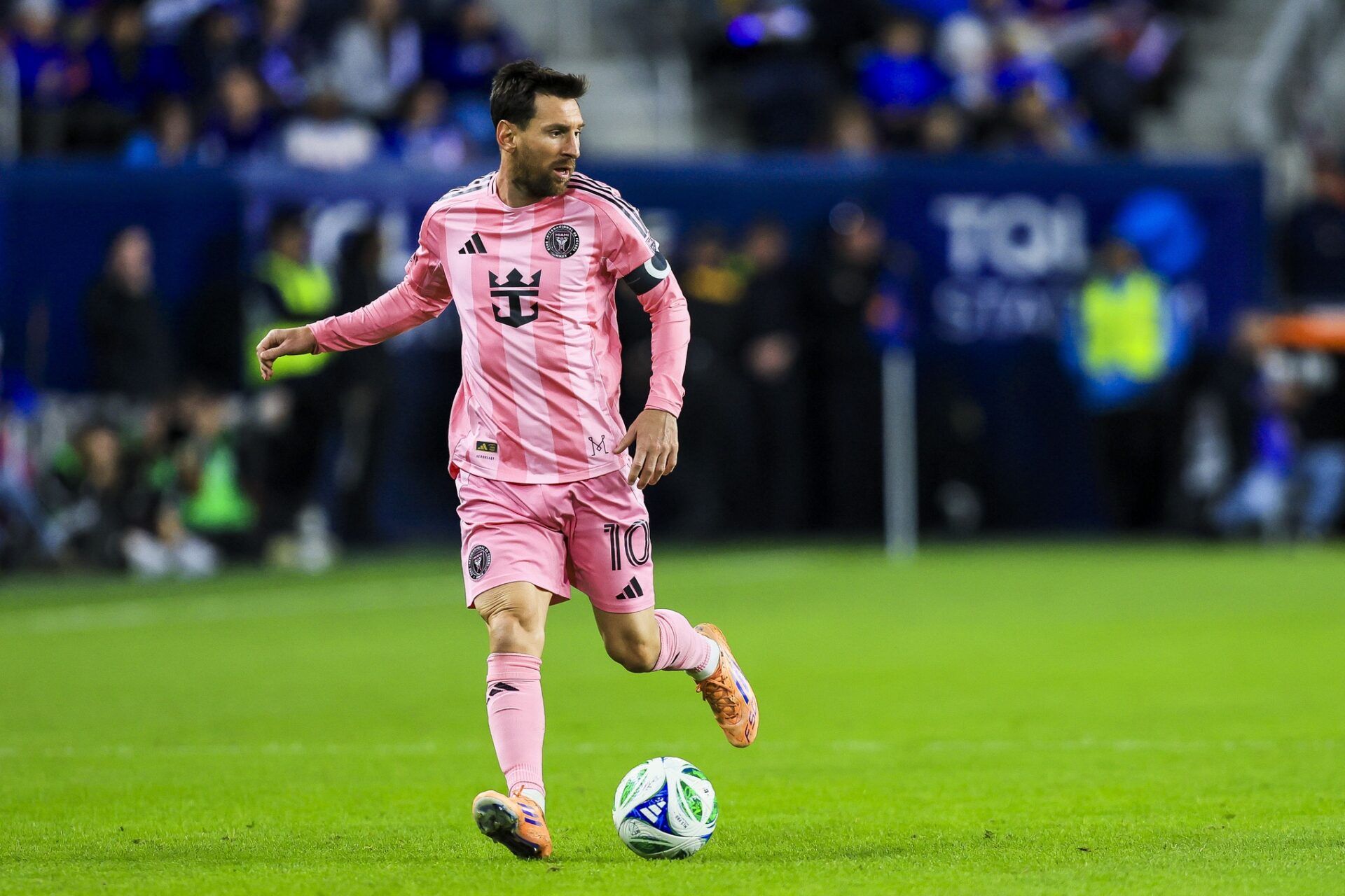 Inter Miami CF forward Lionel Messi (10) dribbles against FC Cincinnati in the second half at TQL Stadium.