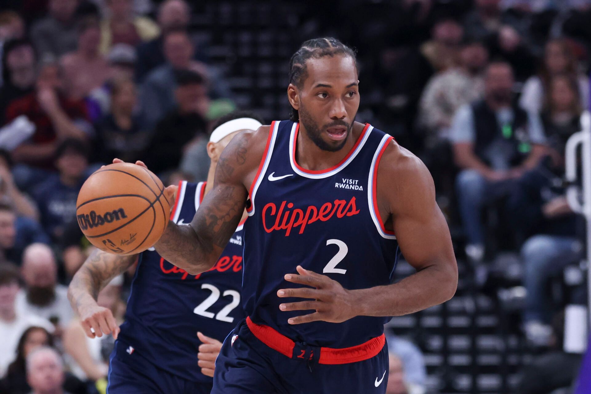 LA Clippers forward Kawhi Leonard (2) brings the ball up the court against the Utah Jazz during the second half at Delta Center.