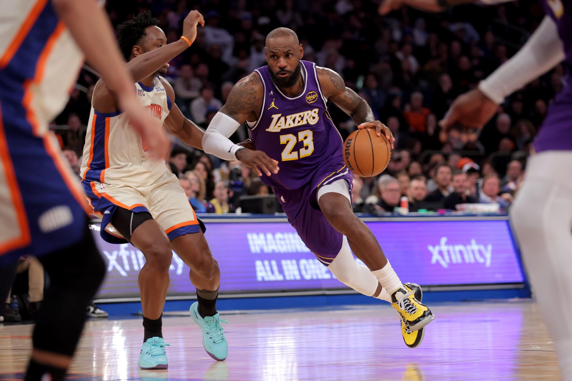 Los Angeles Lakers forward LeBron James (23) drives to the basket against New York Knicks forward OG Anunoby (8) during the third quarter at Madison Square Garden.