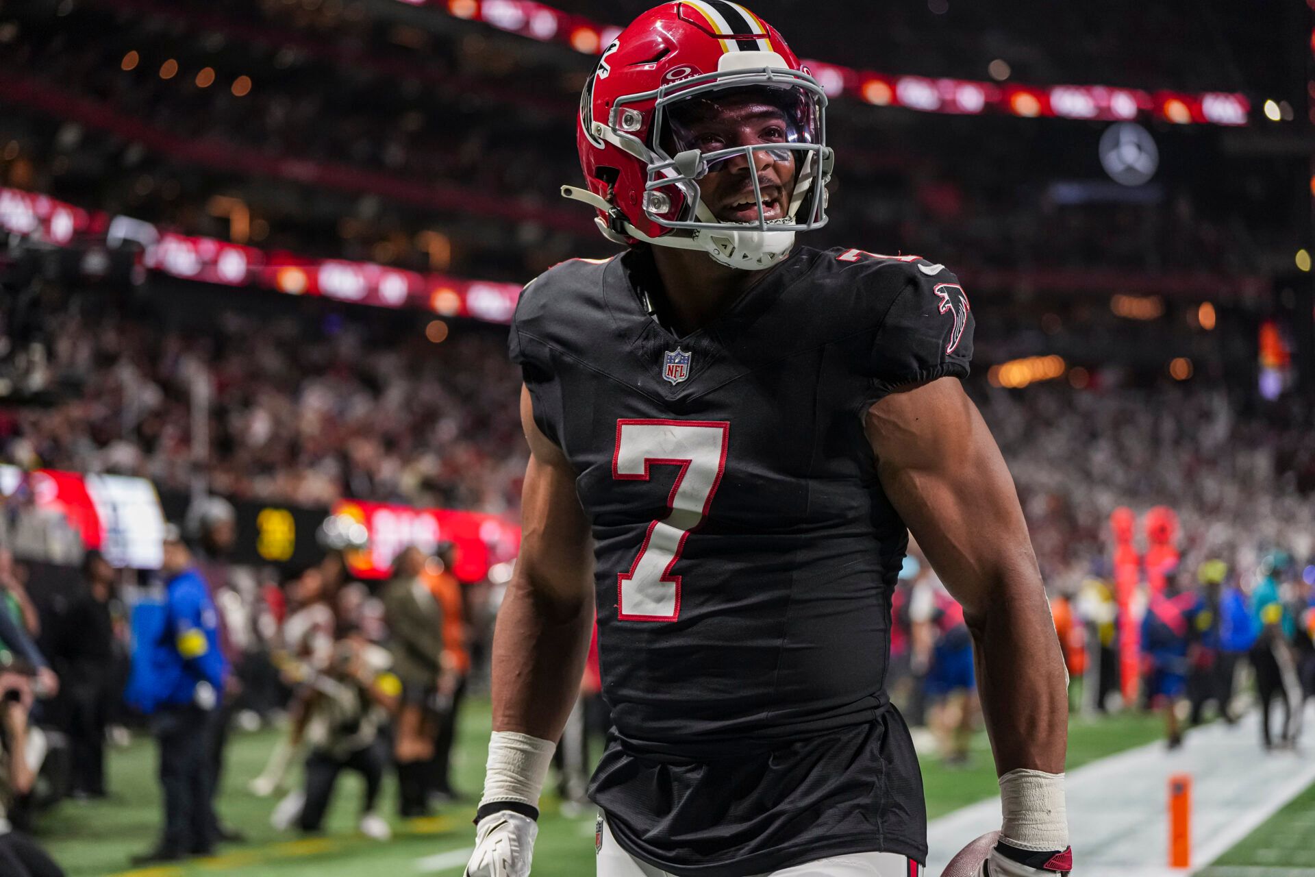 Atlanta Falcons running back Bijan Robinson (7) reacts after catching a touchdown pass against the Los Angeles Rams during the first quarter at Mercedes-Benz Stadium.