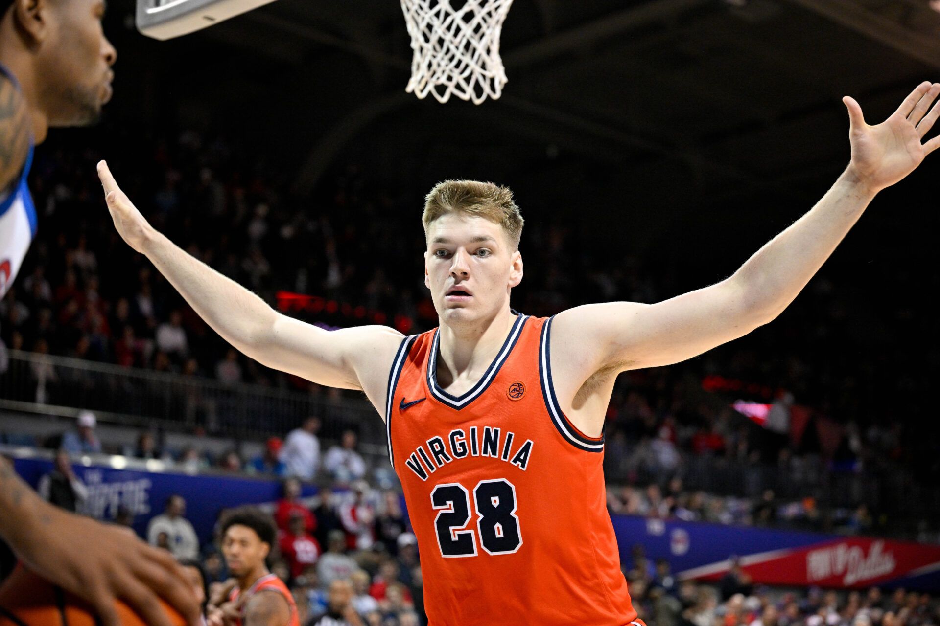 Virginia Cavaliers forward Thijs de Ridder (28) defends against the in bound pass by SMU Mustangs during the first half at Moody Coliseum.