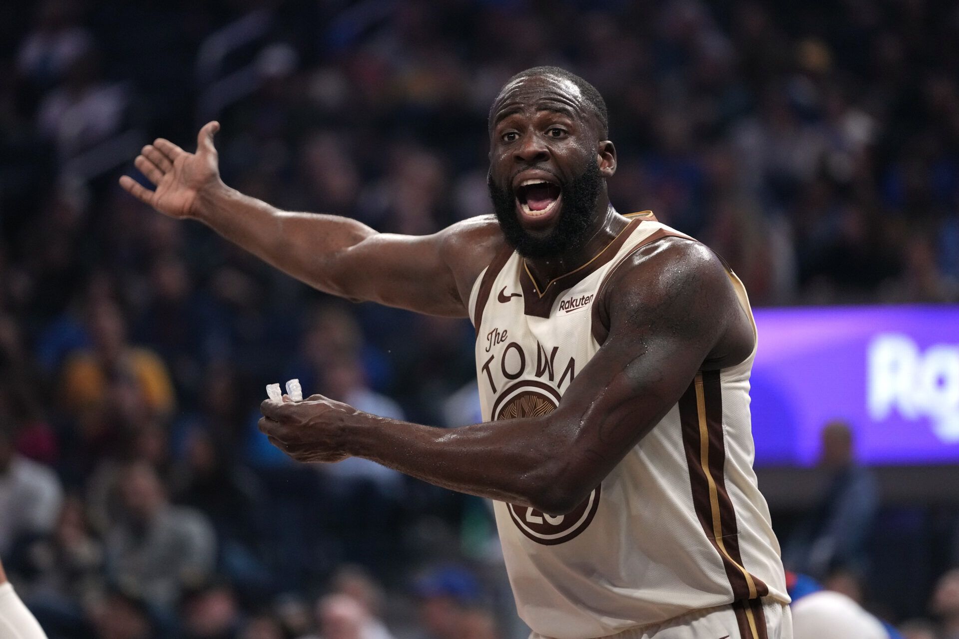 Golden State Warriors forward Draymond Green (23) reacts after the Warriors committed a turnover against the Detroit Pistons in the first quarter at the Chase Center.