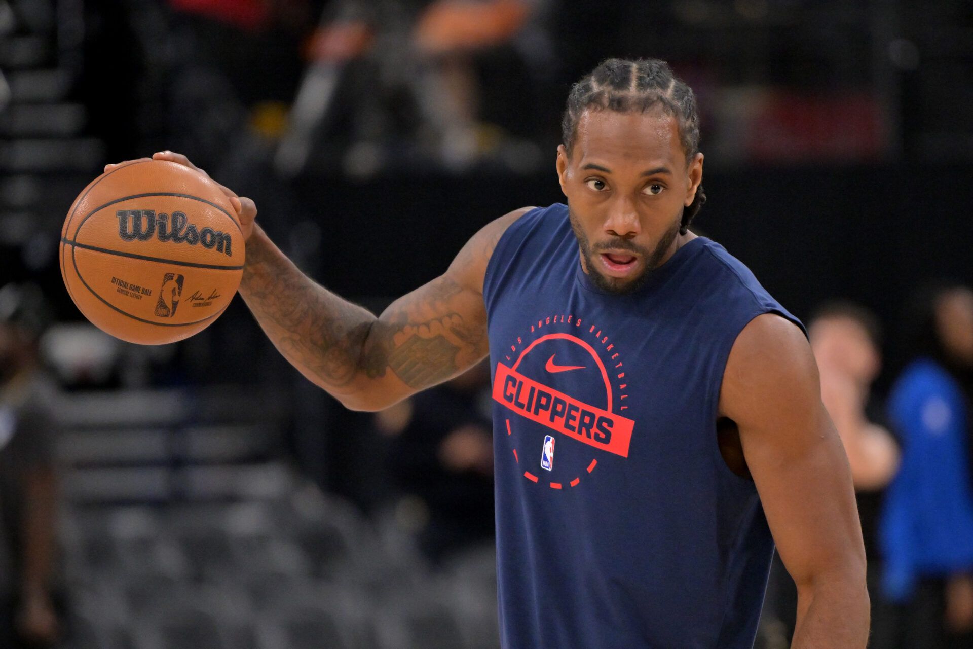 Los Angeles Clippers forward Kawhi Leonard (2) warms up prior to the game against the Los Angeles Lakers at Intuit Dome.