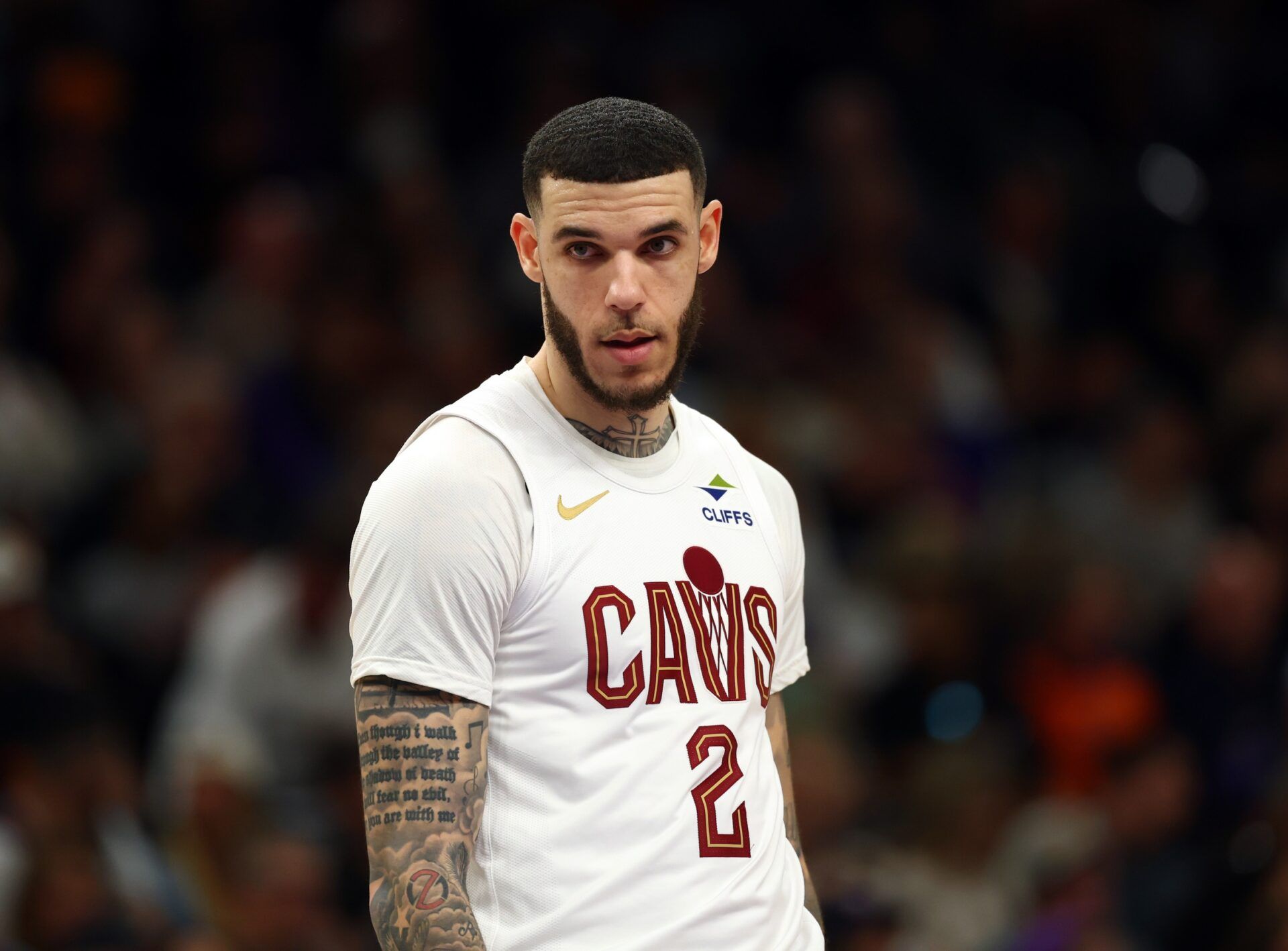 Cleveland Cavaliers guard Lonzo Ball (2) against the Phoenix Suns at Mortgage Matchup Center.