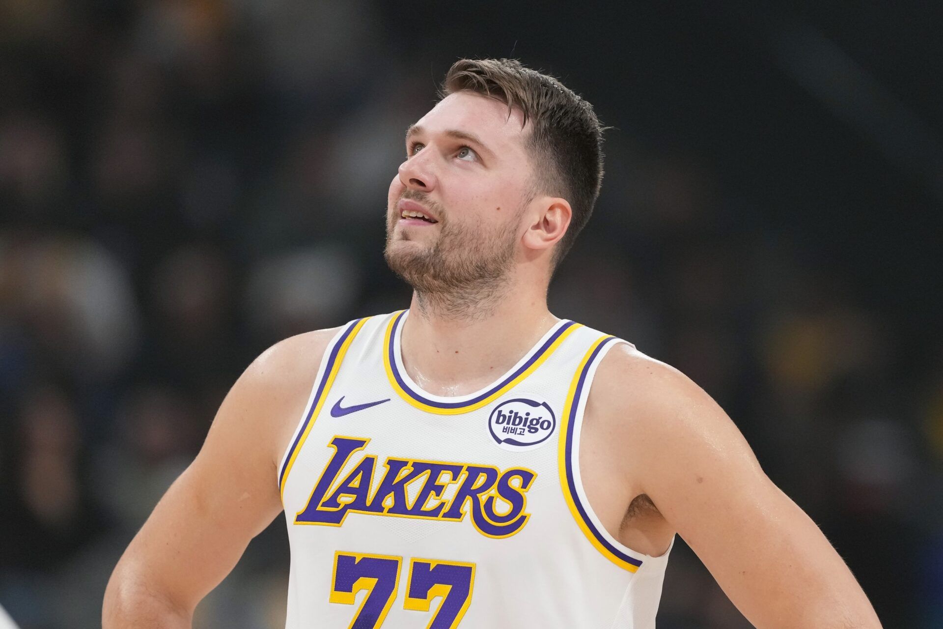 Los Angeles Lakers forward/guard Luka Dončić (77) reacts in the first half against the LA Clippers at Intuit Dome.