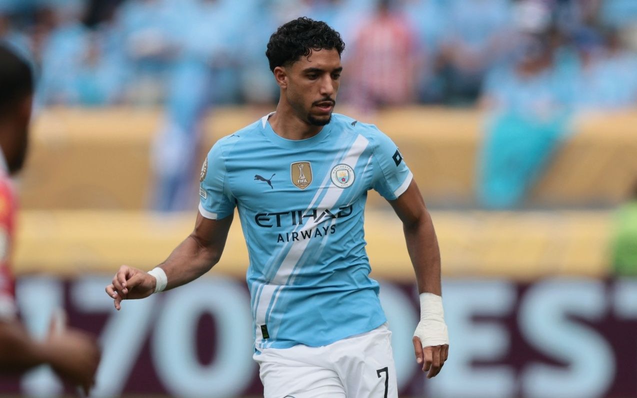 Manchester City forward Omar Marmoush (7) controls the ball in the first half against Wydad AC during a group stage match of the 2025 FIFA Club World Cup at Lincoln Financial Field.