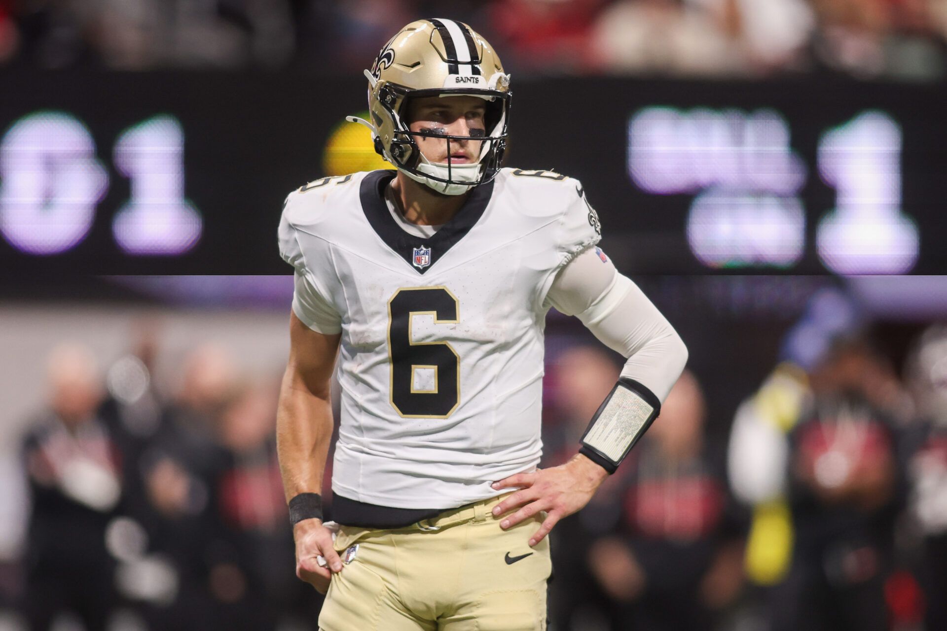 New Orleans Saints quarterback Tyler Shough (6) in action against the Atlanta Falcons in the third quarter at Mercedes-Benz Stadium.