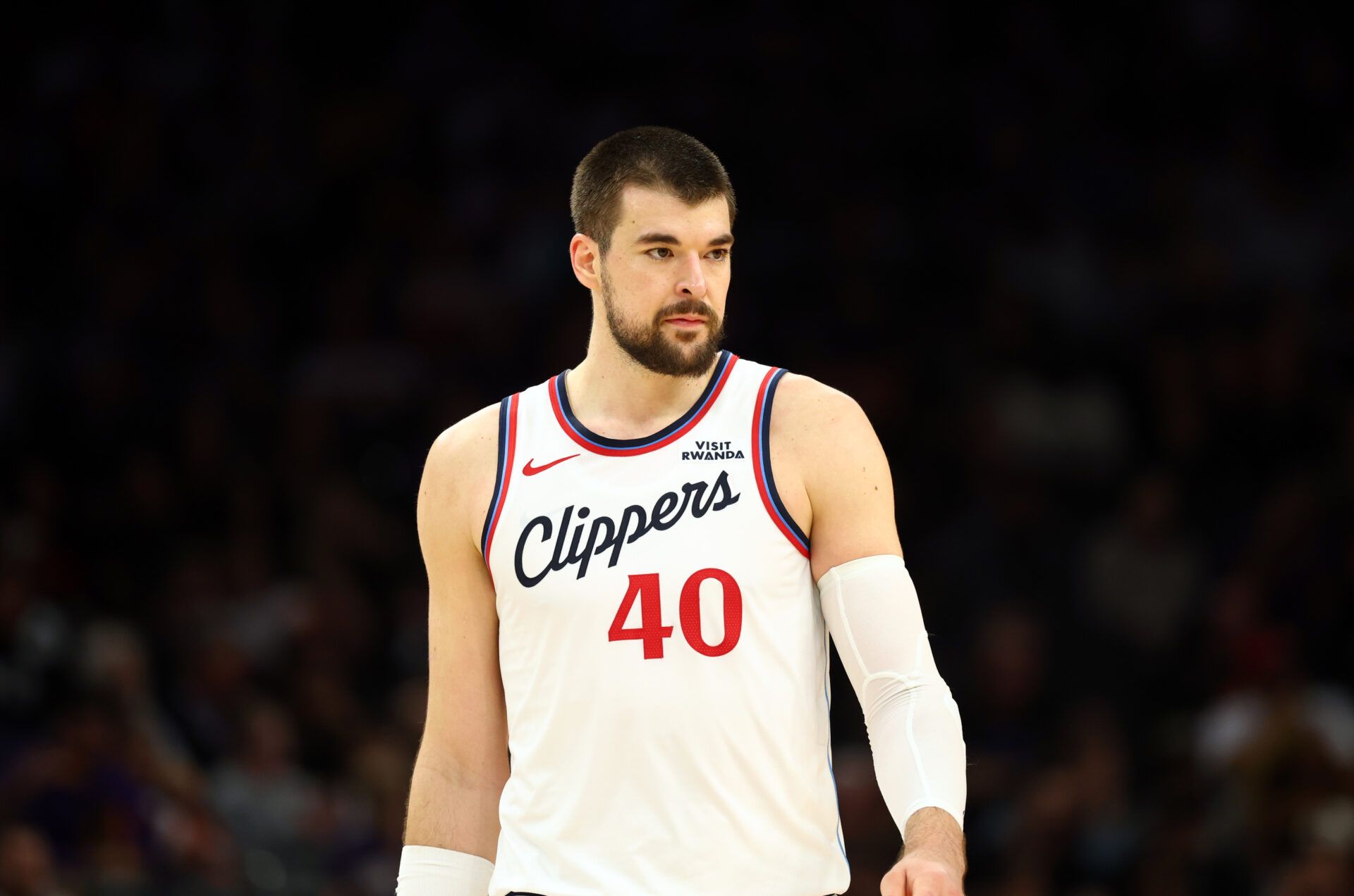 Los Angeles Clippers center Ivica Zubac (40) against the Phoenix Suns at Mortgage Matchup Center.