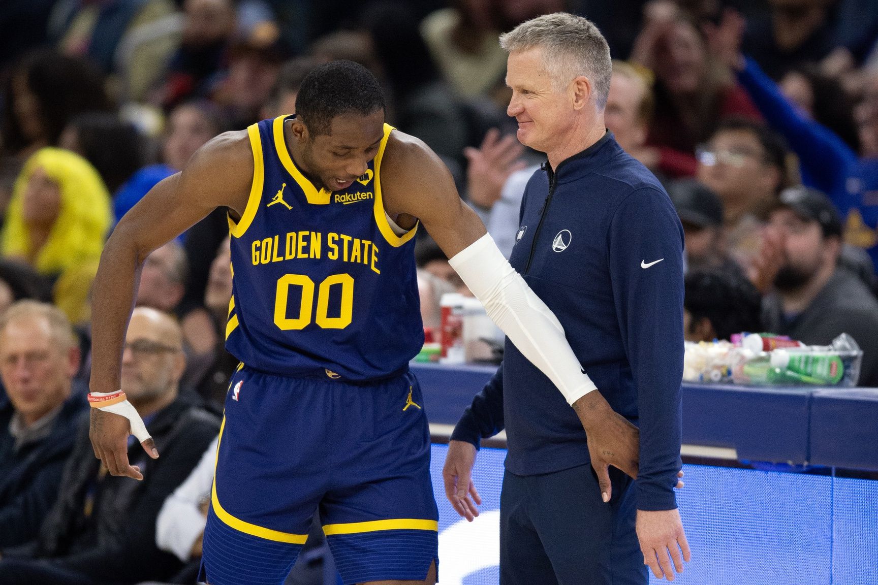 Golden State Warriors forward Jonathan Kuminga (00) reacts after a foul with head coach Steve Kerr against the Sacramento Kings during the second quarter at Chase Center.