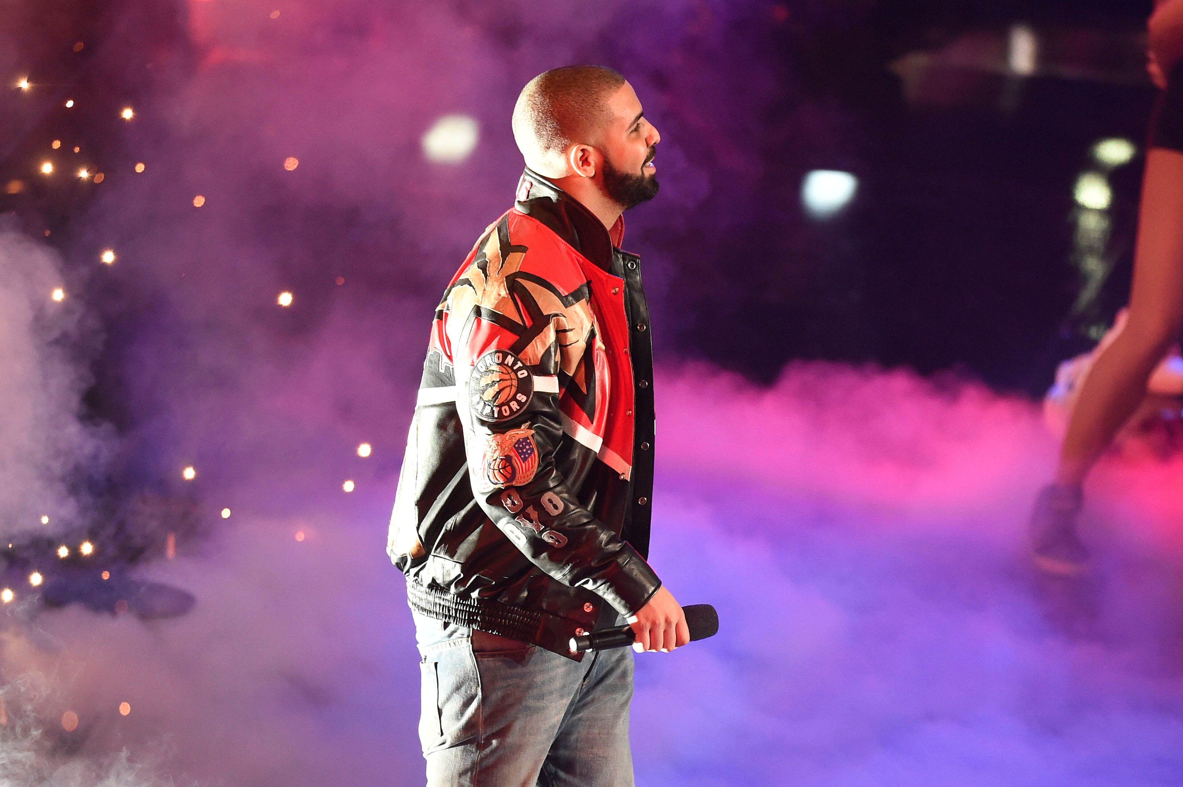 Rapper Drake Reveals His Super Bowl 60 Pick by Posting $1,000,000 Bet ...