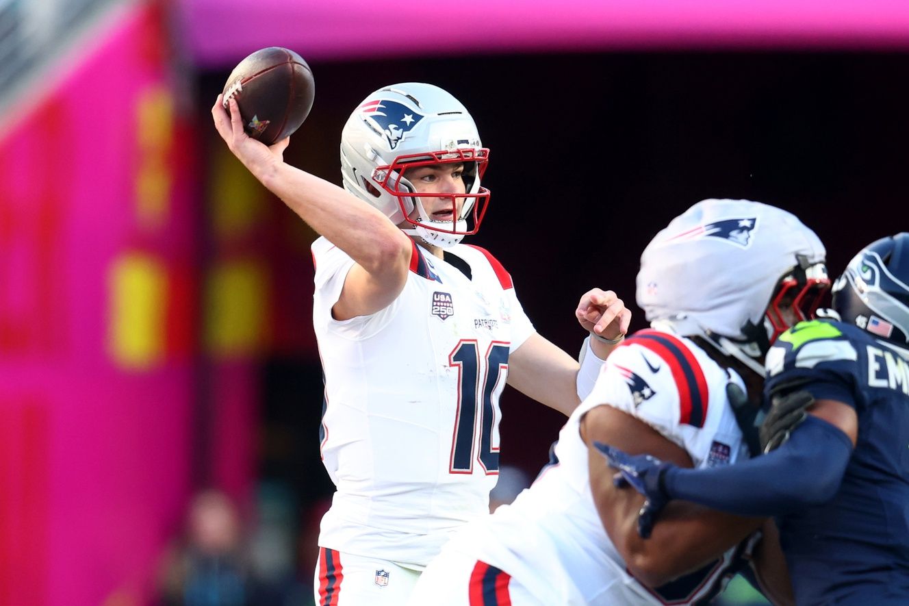 New England Patriots quarterback Drake Maye (10) throws a pass against the Seattle Seahawks during the first quarter in Super Bowl LX at Levi's Stadium.