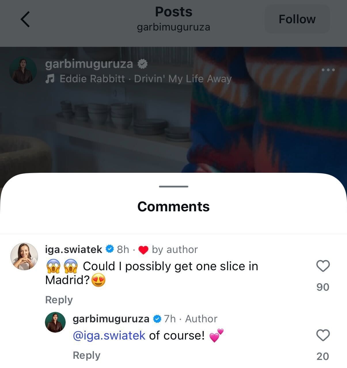Screen grab of Iga Świątek's comment under Garbiñe Muguruza's post