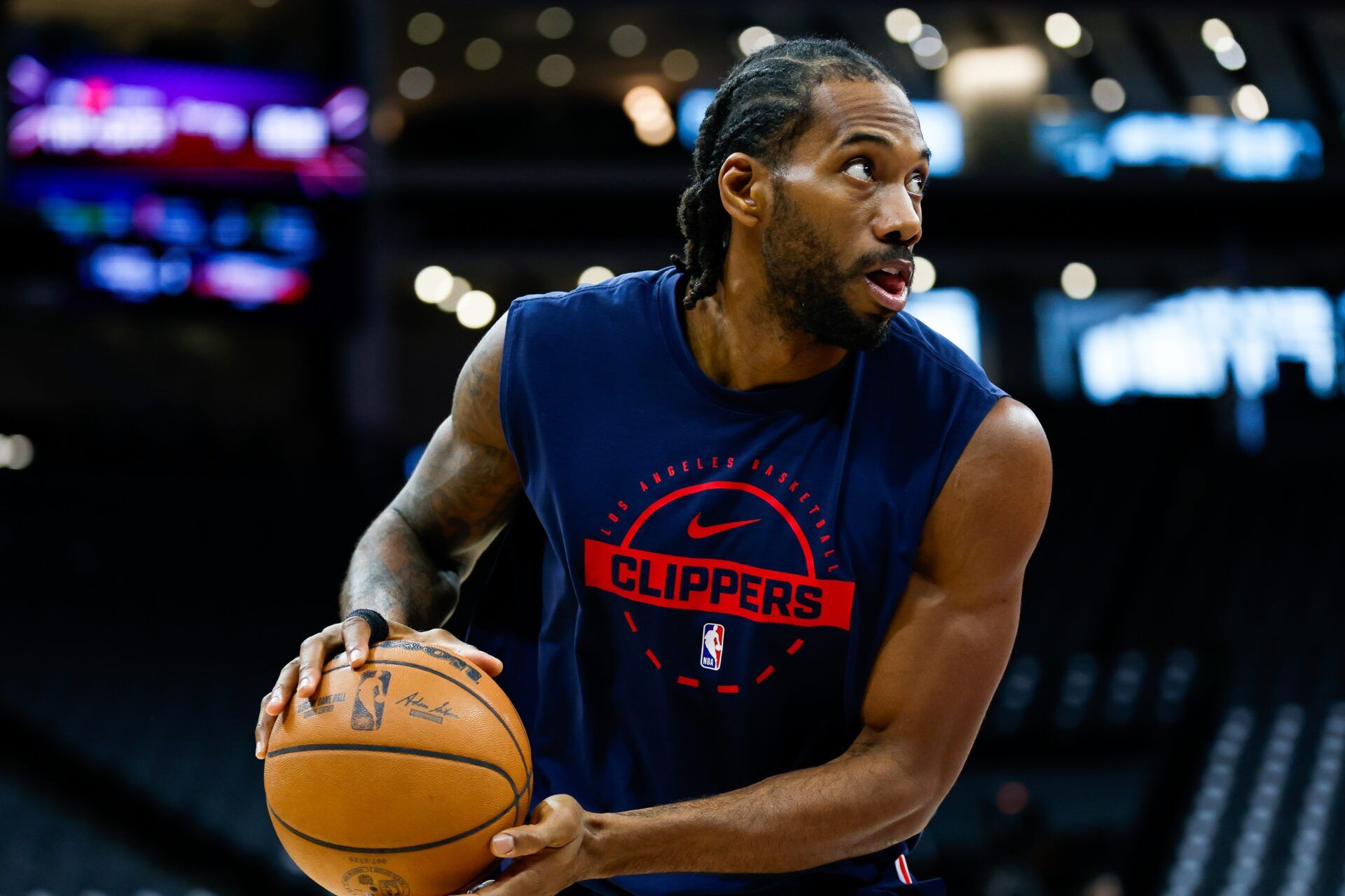 Los Angeles Clippers forward Kawhi Leonard (2) warms up before the game against the Sacramento Kings at Golden 1 Center.