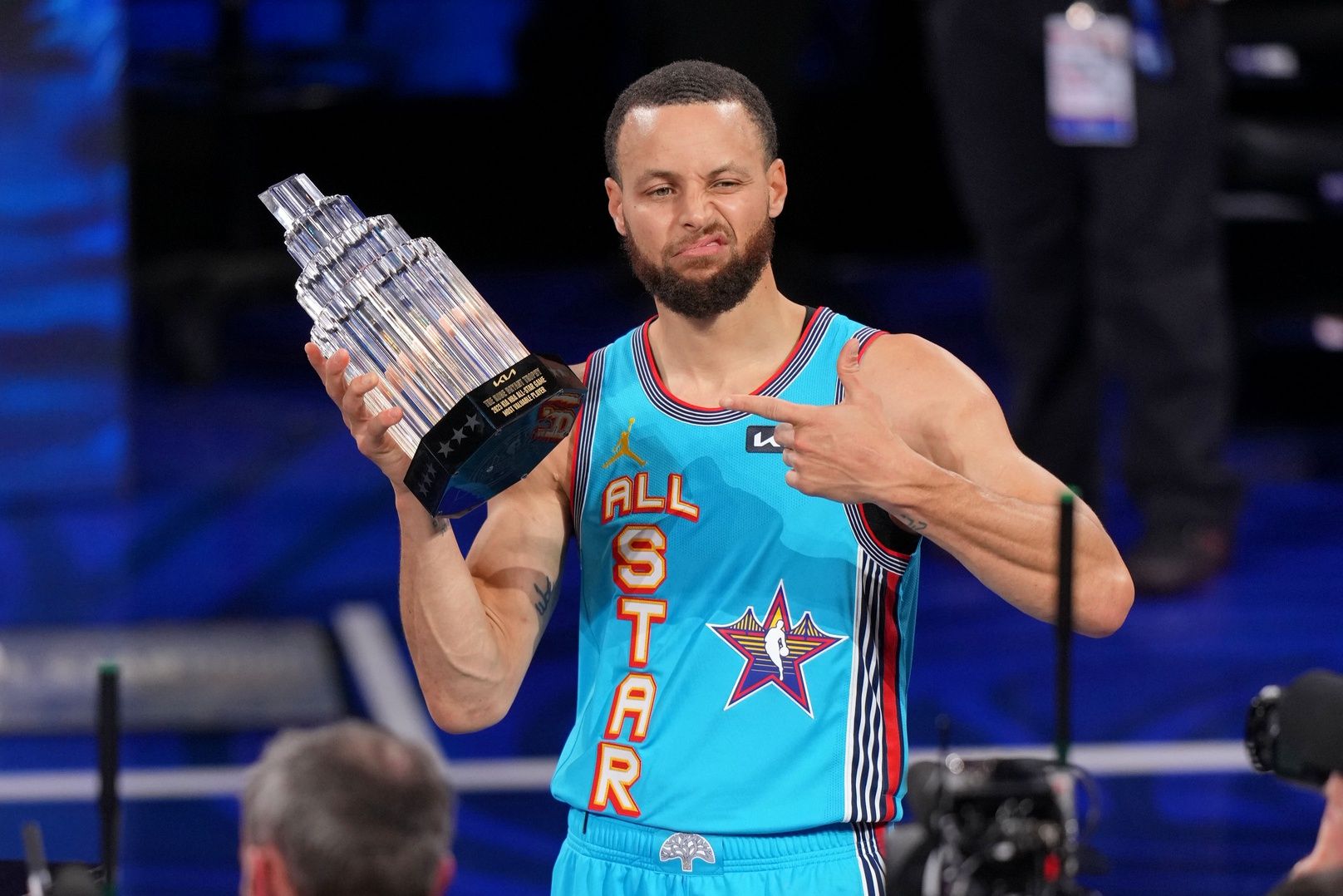 Shaqs OGs guard Stephen Curry (30) of the Golden State Warriors holds up the MVP trophy after winning the 2025 NBA All Star Game at Chase Center.