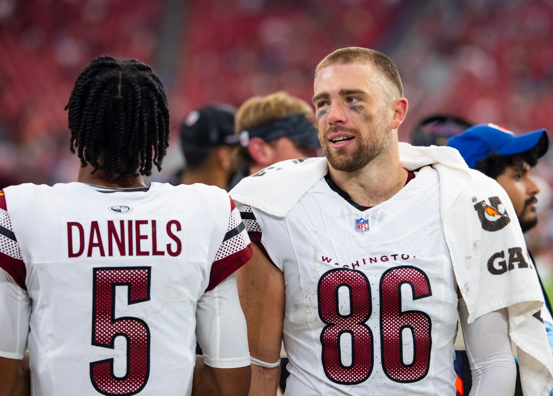 Washington Commanders tight end Zach Ertz (86) with quarterback Jayden Daniels (5) against the Arizona Cardinals at State Farm Stadium.
