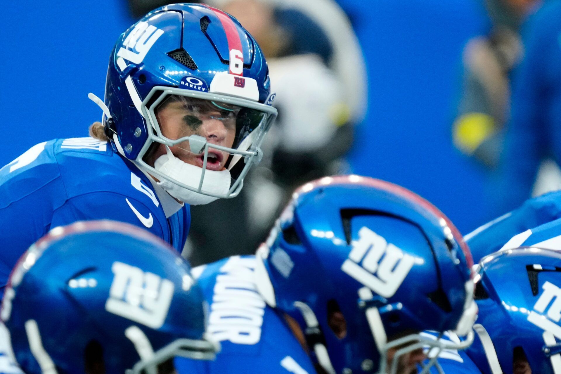 New York Giants quarterback Jaxson Dart (6) is shown in the fourth quarter, Sunday, January 4, 2026, in East Rutherford. The Giants beat the Cowboys, 34-17.