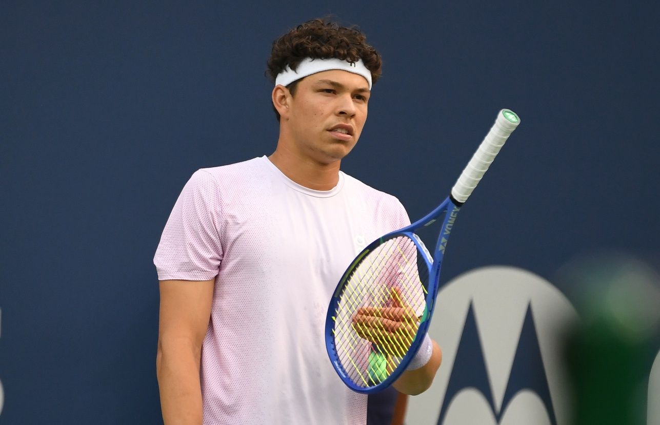 Ben Shelton (USA) spins his racquet after losing a point against Flavio Cobolli (ITA) during fourth round play at Sobeys Stadium.