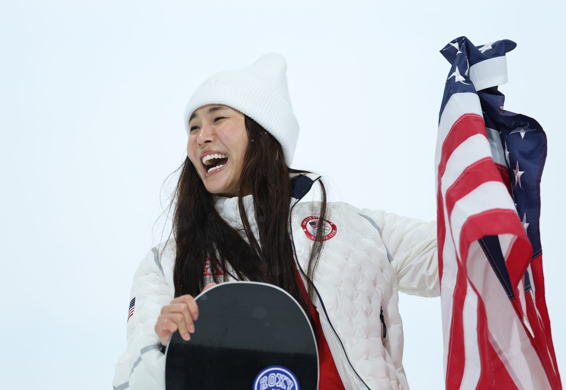 Chloe Kim of the United States celebrates her silver medal in the women's halfpipe final during the Milano Cortina 2026 Olympic Winter Games at Livigno Snow Park.