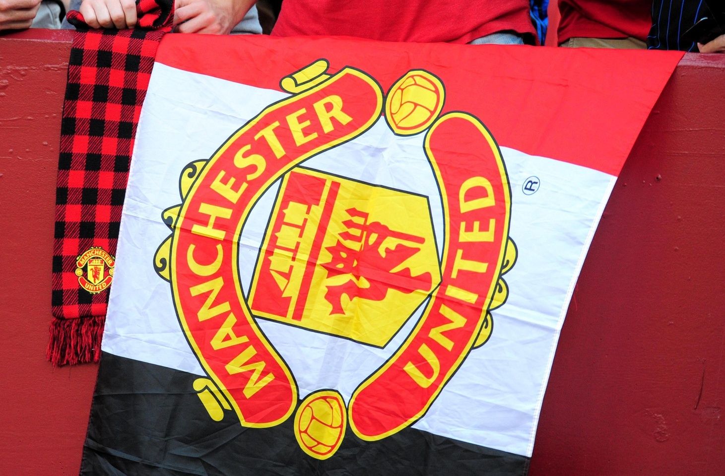 Fans hang a flag prior to the match between Inter Milan and Manchester United at FedEx Field.
