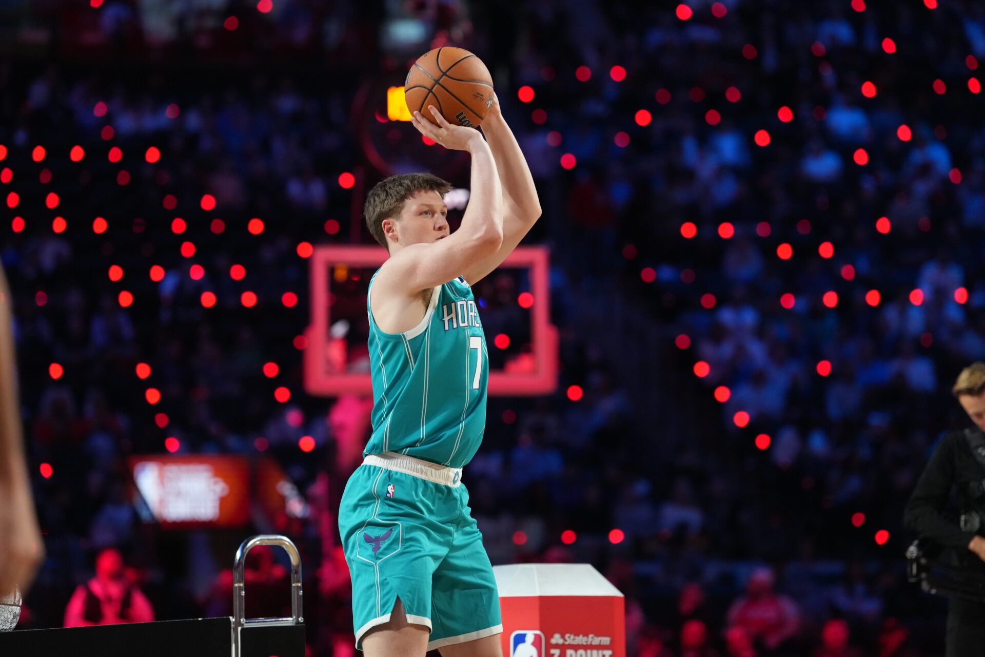 Charlotte Hornets forward Kon Knueppel (7) competes in the three point contest during the 2026 NBA All Star Saturday Night at Intuit Dome.