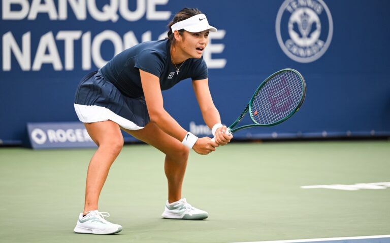 Emma Raducanu (GBR) waits for Peyton Stearns (USA) to serve the ball in second round play at IGA Stadium.