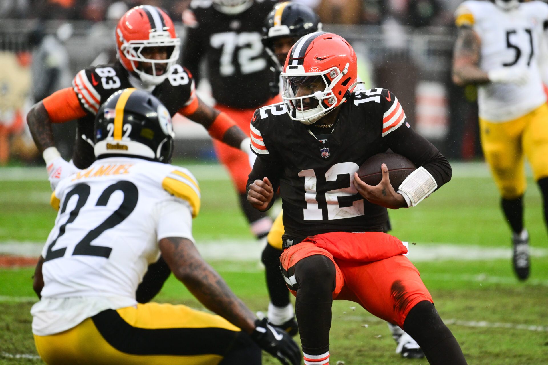 Cleveland Browns quarterback Shedeur Sanders (12) runs with the ball in the second quarter against the Pittsburgh Steelers at Huntington Bank Field.