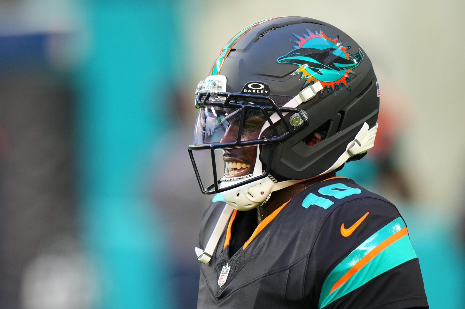 Miami Dolphins wide receiver Tyreek Hill (10) practices before the game against the New York Jets at Hard Rock Stadium.