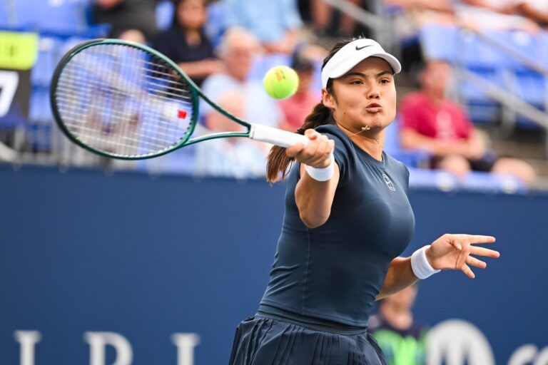 Emma Raducanu (GBR) returns the ball to Peyton Stearns (USA) in second round play at IGA Stadium.