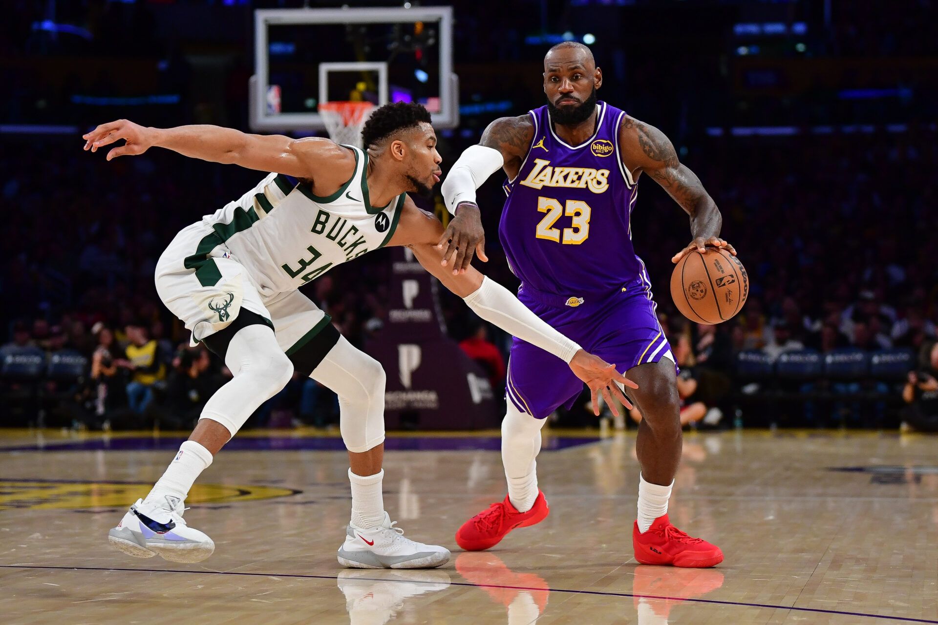 Los Angeles Lakers forward LeBron James (23) moves the ball against Milwaukee Bucks forward Giannis Antetokounmpo (34) during the second half at Crypto.com Arena.