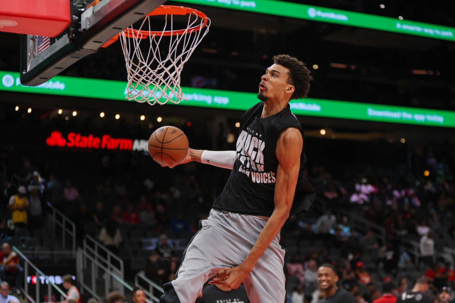 San Antonio Spurs center Victor Wembanyama (1) dunks before a game against the Atlanta Hawks at State Farm Arena.