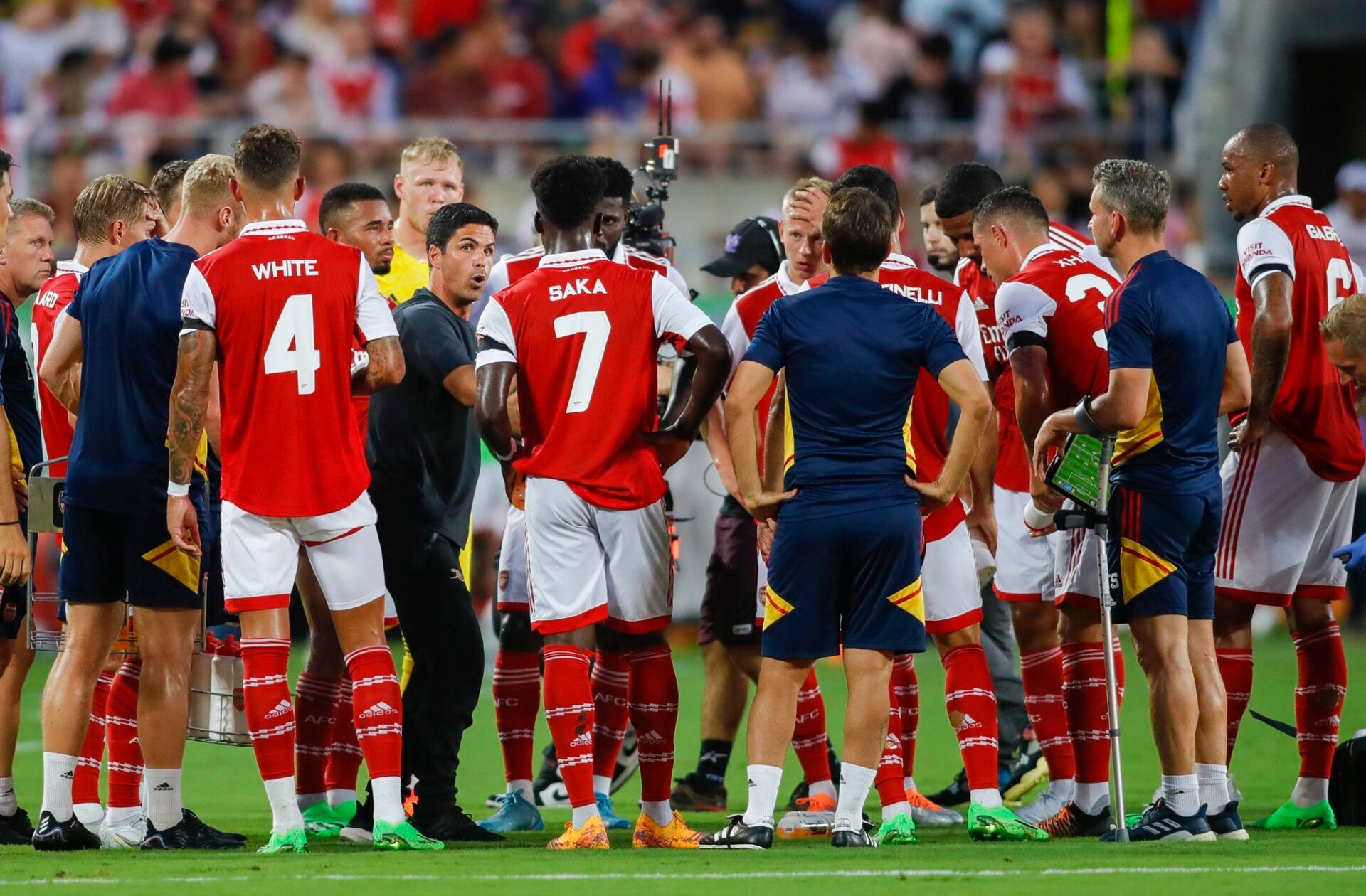 Arsenal head coach Mikel Arteta talks to his players during a cooling break in the first half against Chelsea at Camping World Stadium.